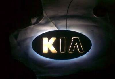 Установка LED подсветки на значок KIA
